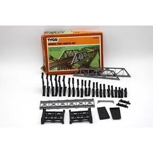 Vintage TYCO HO Scale Bridge And Trestle Set PARTS 32 of 33 pcs + Box